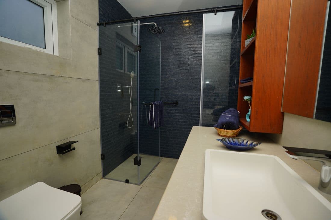 Master Bedroom Bathroom
