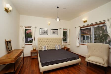 PLUSH ROOMS