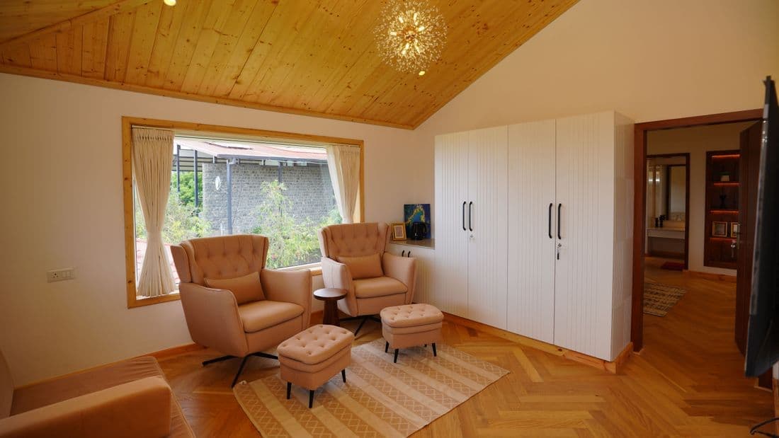 Master suite living